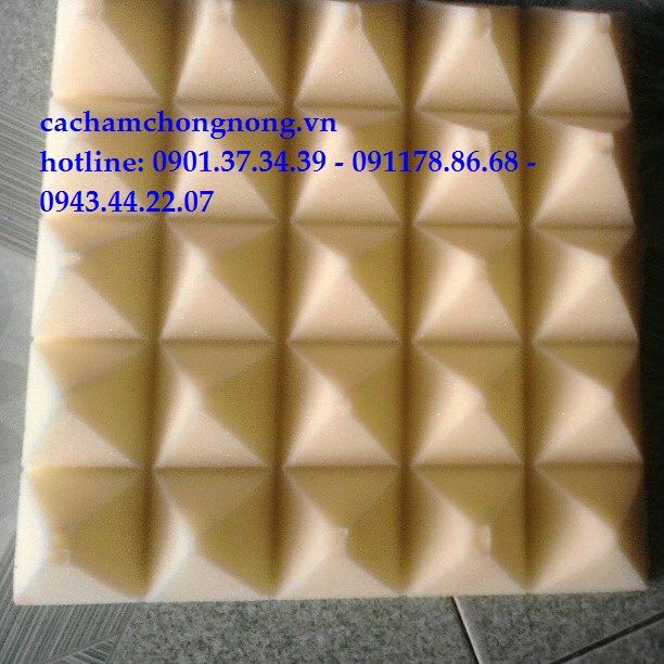 mut gai hinh kim tự th&aacute;p m&agrave;u kem